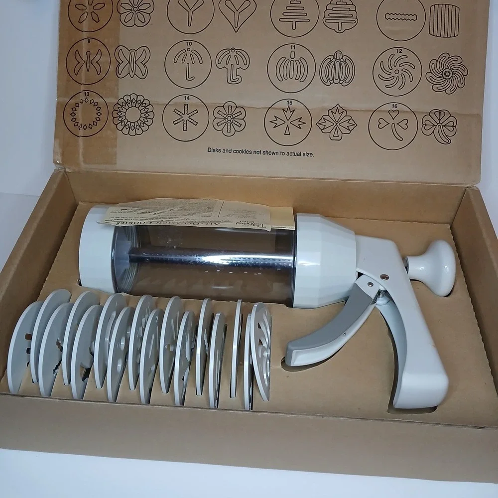 Pampered Chef Cookie Press 16 Discs Model 1525 White Spritz Maker